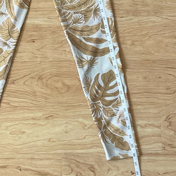 Beach Riot |Sport| Cara Leggings in Vintage Tropical Woman’s Size Small - Picture 3 of 7